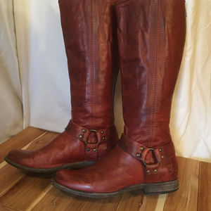 FRYE PHILLIP BURNT RED LEATHER BACK ZIP HARNESS